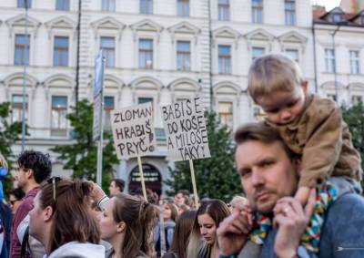В Праге вновь прошел митинг против Бабиша и Земана