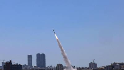 ХАМАС обстрелял Израиль сотней ракет: тот в ответ уничтожил 4 оперативные квартиры боевиков - 24tv.ua - Тель-Авив - Палестина - округ Центральный - округ Тель-Авивский - Гуш-Дана