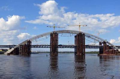 У подрядчика строительства Подольского моста проходят обыски