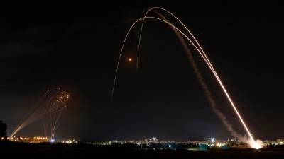 Из сектора Газа по Израилю боевики выпустили еще десятки ракет