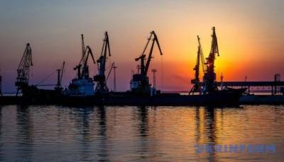 Азовские порты Украины: пока работают, но угроза блокирования – велика