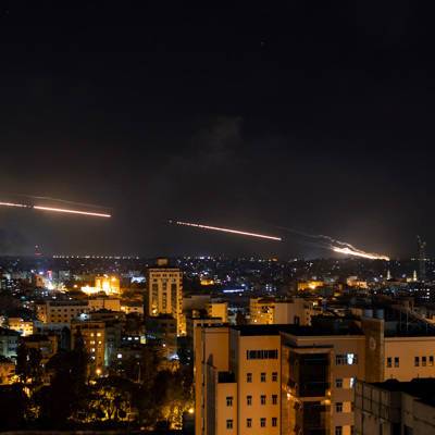 Ракетный обстрел Израиля из сектора Газа не прекращается несколько часов
