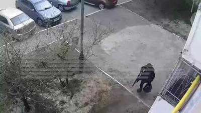 СМИ: Казанский стрелок по пути в школу оружие не прятал. Его видели 6 человек, полицию никто не вызвал