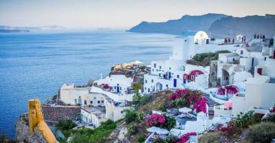 Греция разрешит въезд туристам, привитым российской вакциной