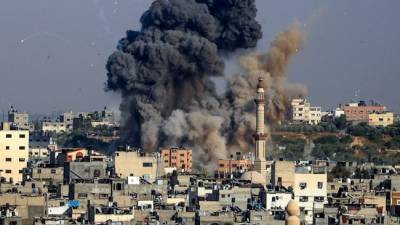СМИ: Израиль пока не ввел войска в сектор Газа, идет артподготовка