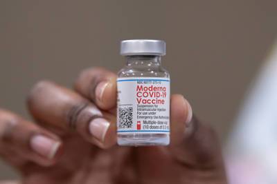 Сделавшим прививку от коронавируса американцам разрешили отказаться от масок