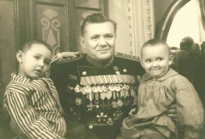 Дачи, лодки и ракетки: Минобороны опубликовало фото того, как отдыхали советские полководцы