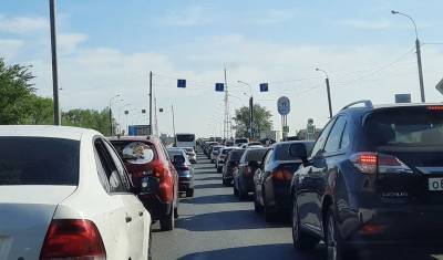В Тюмени из-за ремонта дороги на Пермякова образовалась дорожная пробка