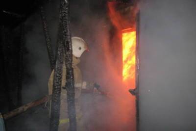 Ночью в Иванове сгорели секционные гаражи на площади ста квадратных метров