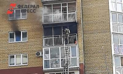 Тюменцы всполошились из-за горевшего балкона в многоэтажке