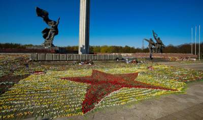 Памятники утопали в цветах. Как Прибалтика встретила 9 мая