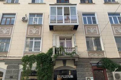 Мэрия Краснодара подала в суд на владельца квартиры, застеклившего исторический балкон