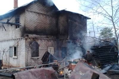 В Марий Эл четыре человека спаслись из горящего дома