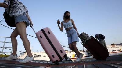 Греция отменяет квоты для туристов из России