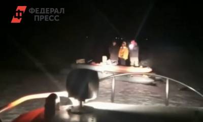 На Байкале спасли туристов, застрявших среди льдин