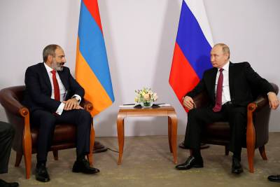 Путин обсудил с Пашиняном ситуацию в Карабахе