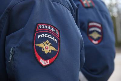 Москвича ограбили на 300 тысяч рублей в салоне собственной машины