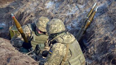 Украинские каратели выпустили по территории ЛНР более 50 гранат