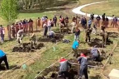 Соревнование по скоростному рытью могил устроили в Новосибирске