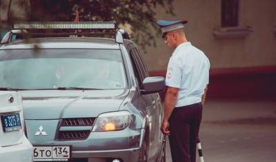 Тюменских водителей просят быть внимательнее на дорогах в период жары