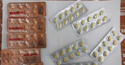 ФОТО. Таможня нашла в посылках 100 000 фальшивых таблеток для лечения импотенции