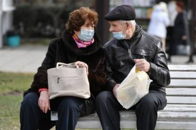 В Союзе пенсионеров предложили выдавать пожилым маски бесплатно