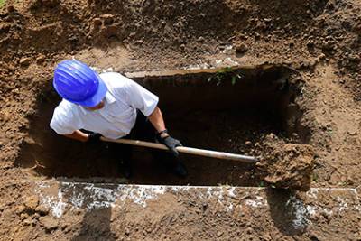 В Новосибирске прошло соревнование по скоростному выкапыванию могил