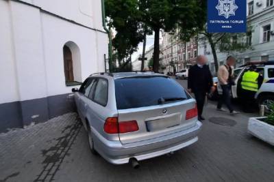Пьяный водитель-иностранец врезался в памятник архитектуры 18 века в Киеве