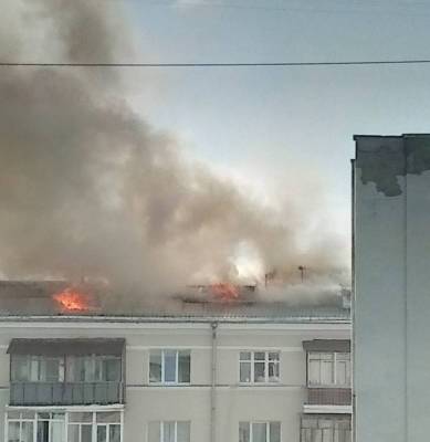 Крыша "еврейской" многоэтажки загорелась в Екатеринбурге