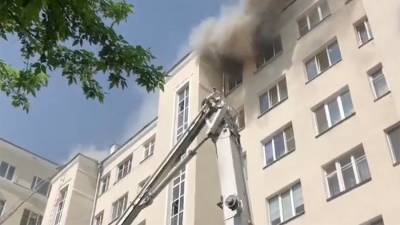 Пожар охватил крышу дома-памятника в центре Екатеринбурга