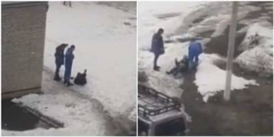 Фельдшеры скорой помощи протащили пьяного пациента по снегу и грязи (2 фото + 1 видео)