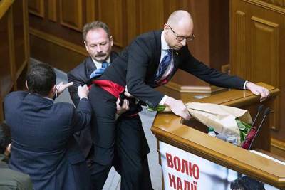 Депутат «Слуги народа» Соломчук ушел с синяком после драки в эфире украинского ток-шоу