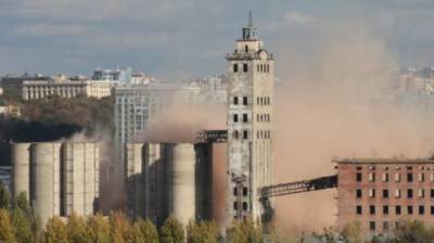 Мощные взрывы в Харькове: жителей предупредили, куда лучше не соваться