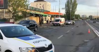 Уснул за рулем: в Киеве индус-таксист протаранил ВАЗ, есть пострадавшие (видео)