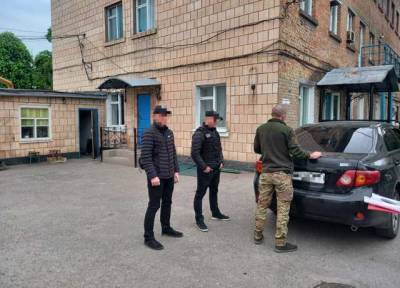 В Кировоградской области тюремщик получил взятку в виде смарт-часов
