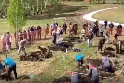 Видео с чемпионата по скоростному выкапыванию могил развеселило Сеть