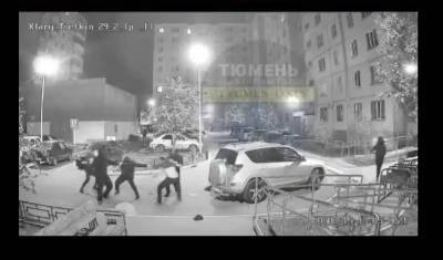 Появилось видео вчерашней стрельбы в Тюмени на улице Клары Цеткин