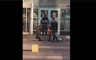 В аэропорту Одессы у пассажира загорелся багаж