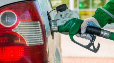 АЗС ограничили в наценках на бензин