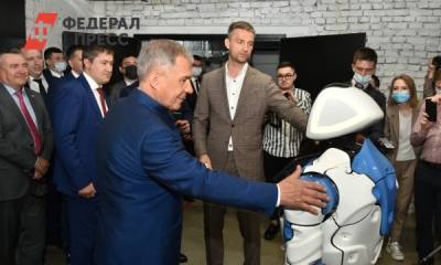Президент Татарстана погулял по набережной Камы и познакомился с роботом