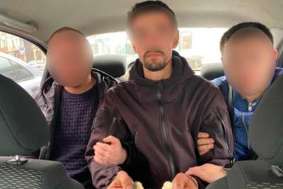 Под Киевом таксист ради денег напал на женщину и имитировал несчастный случай