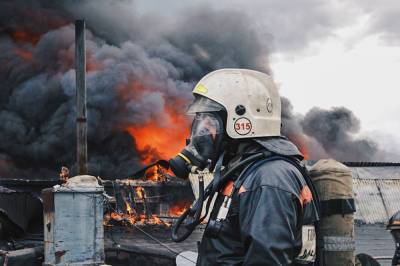 Крупный пожар произошел на мусороперерабатывающем заводе в Самарской области