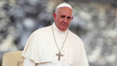 Папа Франциск раскритиковал любителей селфи и денег