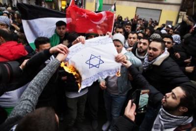 Исламский антисемитизм в ФРГ — «зеркало, в которое никто не любит смотреть»