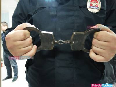 В Ростове полицейский избил задержанного