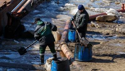 До 7 тонн нефти разлилось из нефтепровода в НАО и попало в реку в Коми
