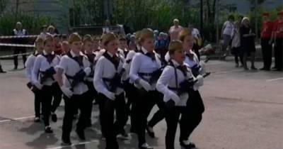 Школьники под Москвой пели «Мы русские, с нами бог» и маршировали