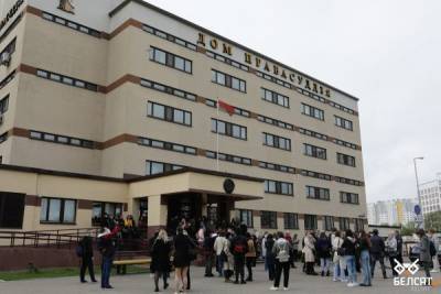 Дипломаты из ЕС собрались прийти на суд в Минске, но их туда не пустили