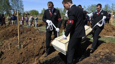 В Новосибирске прошел конкурс по скоростной копке могил
