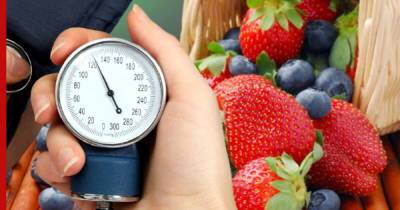 Фрукты и ягоды, снижающие кровяное давление, назвали врачи
